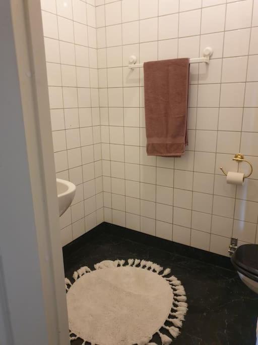 Centrala Stan- 2-Rums Gaestsvit, Perfekt Foer Kollegor Som Oenskar Separata Rum Umeå Exterior foto